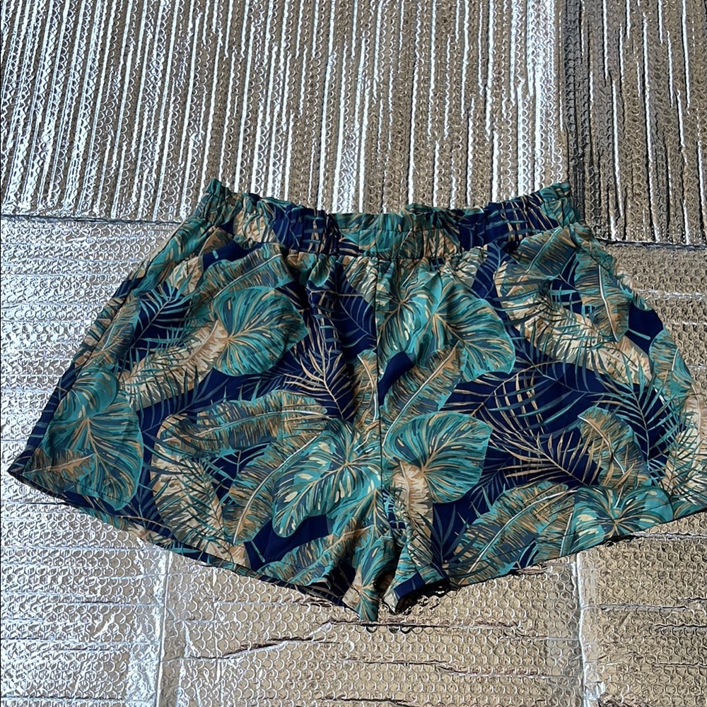 Tropical Leaf Print Women's Shorts